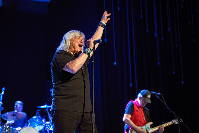 John Schlitt and Bob Hartman of Petra performing in Dayton, Ohio